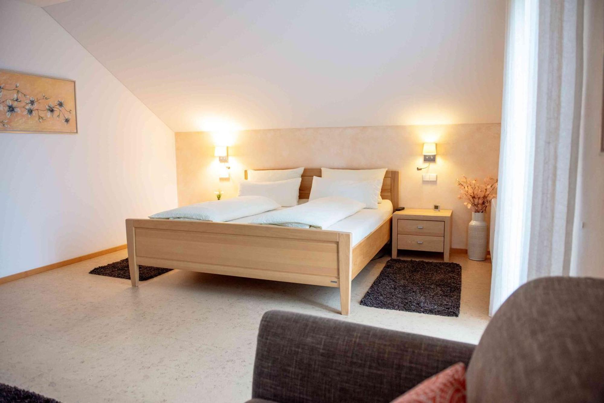 Gaestehaus Am Fuerstweg Heuchelheim-Klingen Exteriör bild