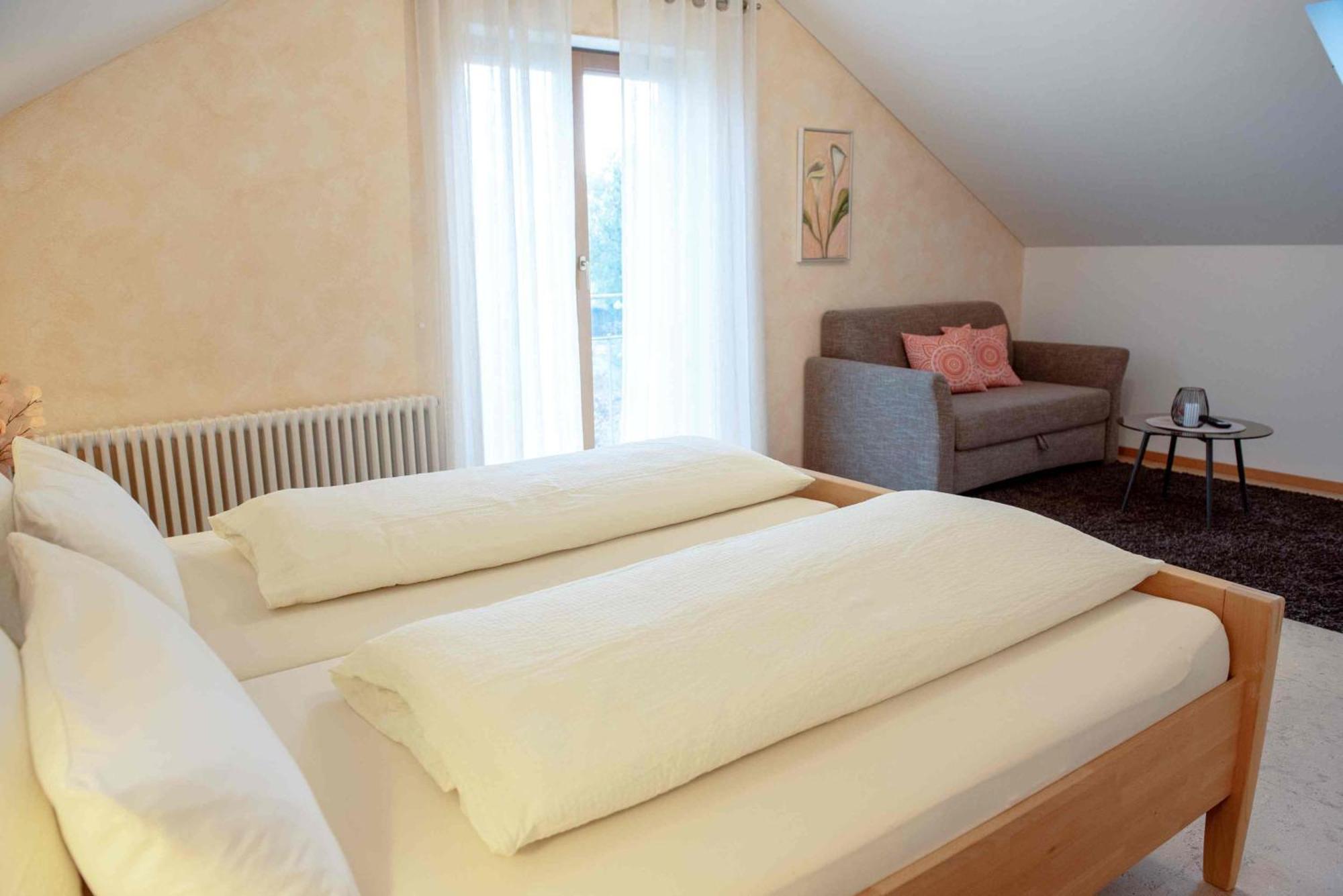 Gaestehaus Am Fuerstweg Heuchelheim-Klingen Exteriör bild